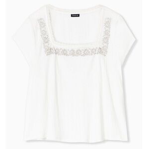Torrid NWOT Ivory Crepe Embroidered Top Size 3
